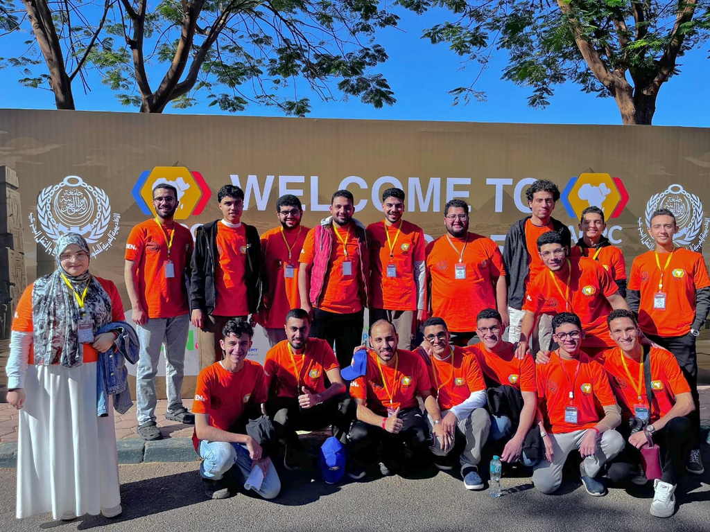 تهنئة لطلاب فرق الكلية المشاركين في البطولة الإفريقية والعربية بمناسبة الإنجاز الدولي المشرف الذي حققوه