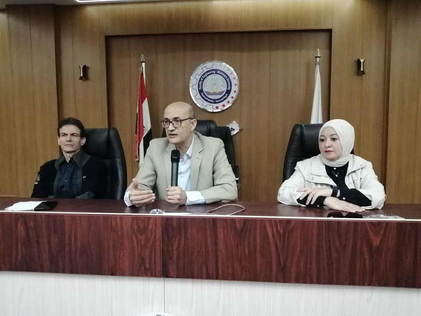 اجتماع إدارة الكلية مع أعضاء الهيئة المعاونة